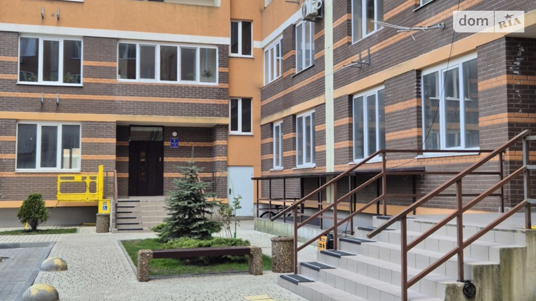 Продается 2-комнатная квартира 59 кв. м в Черноморске, ул. Защитников Украины(1 Мая) - фото 2