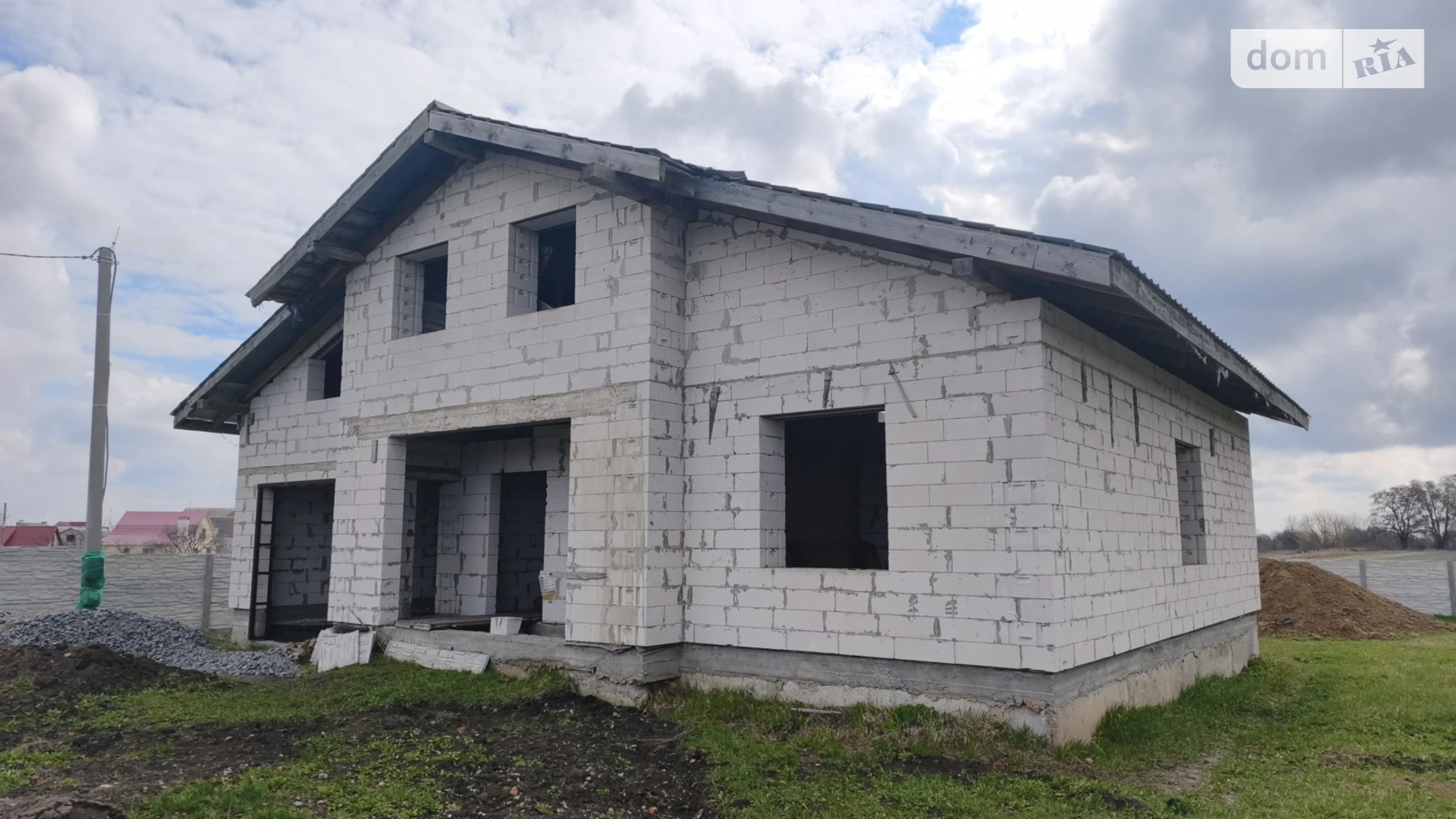 Продается дом на 2 этажа 208 кв. м с камином, цена: 42000 $ - фото 2