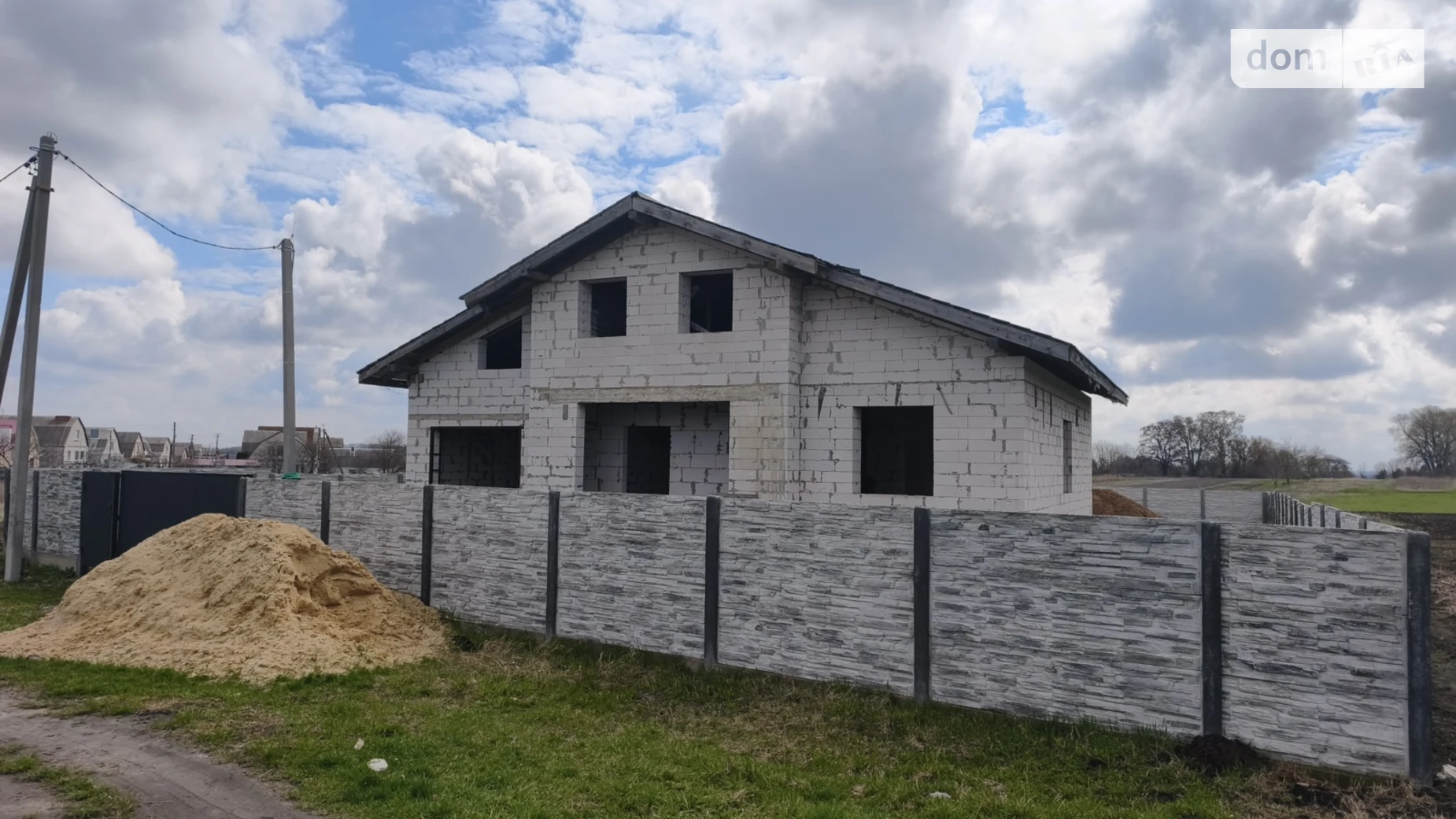 Продается дом на 2 этажа 208 кв. м с камином, цена: 42000 $ - фото 3