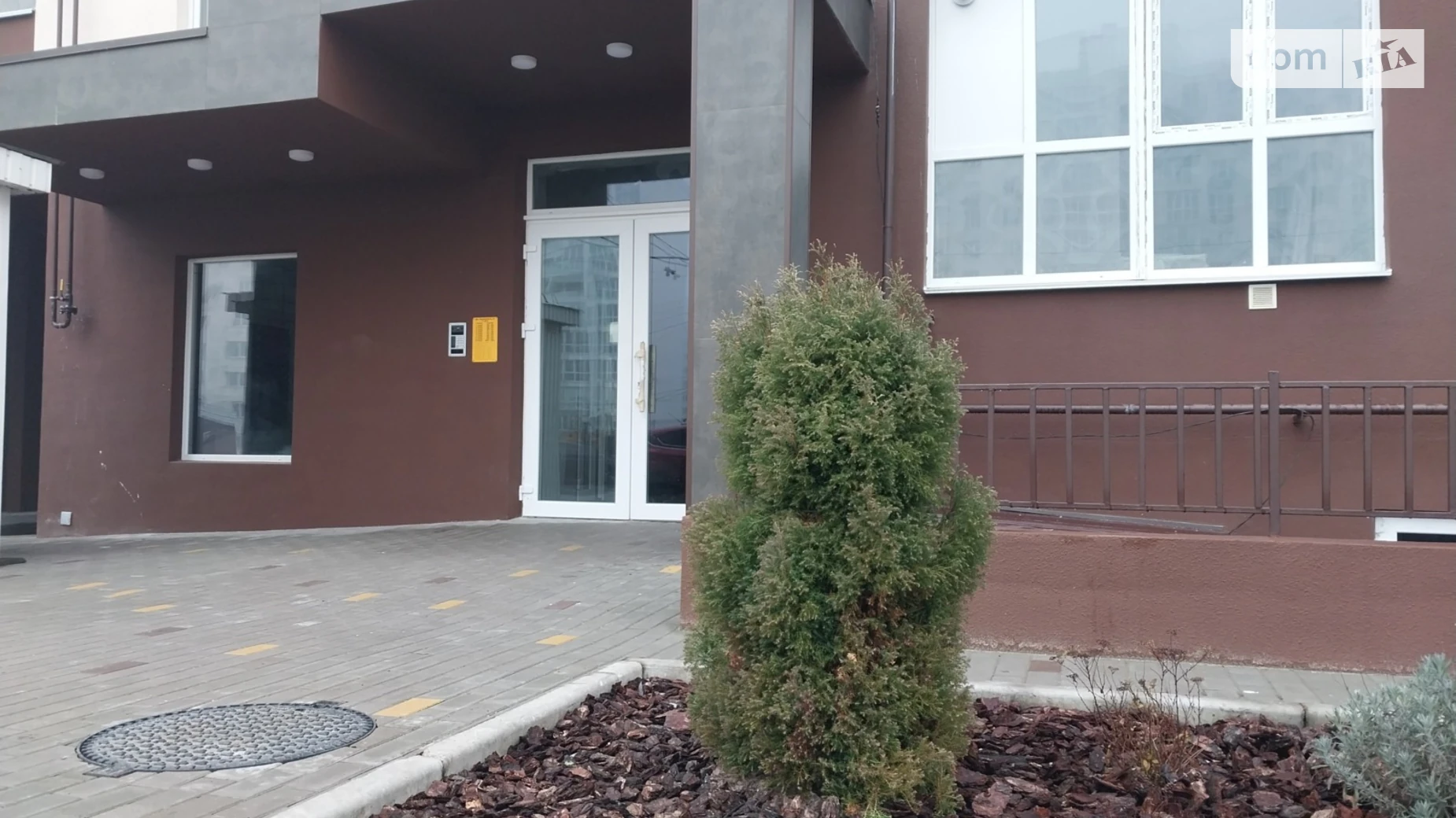 Продается 2-комнатная квартира 73.7 кв. м в Чернигове, ул. Независимости, 21 - фото 2