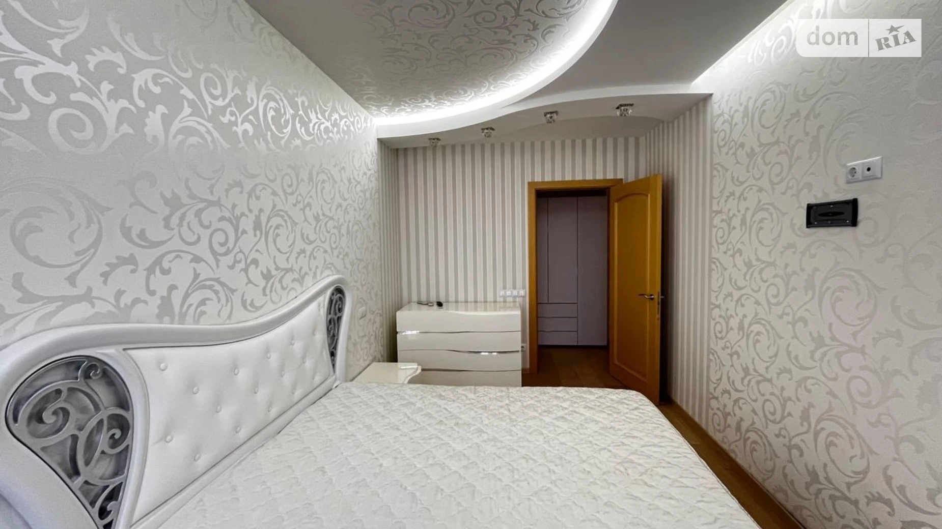 Продается 2-комнатная квартира 73.9 кв. м в Полтаве, бул. Хмельницкого Богдана - фото 2