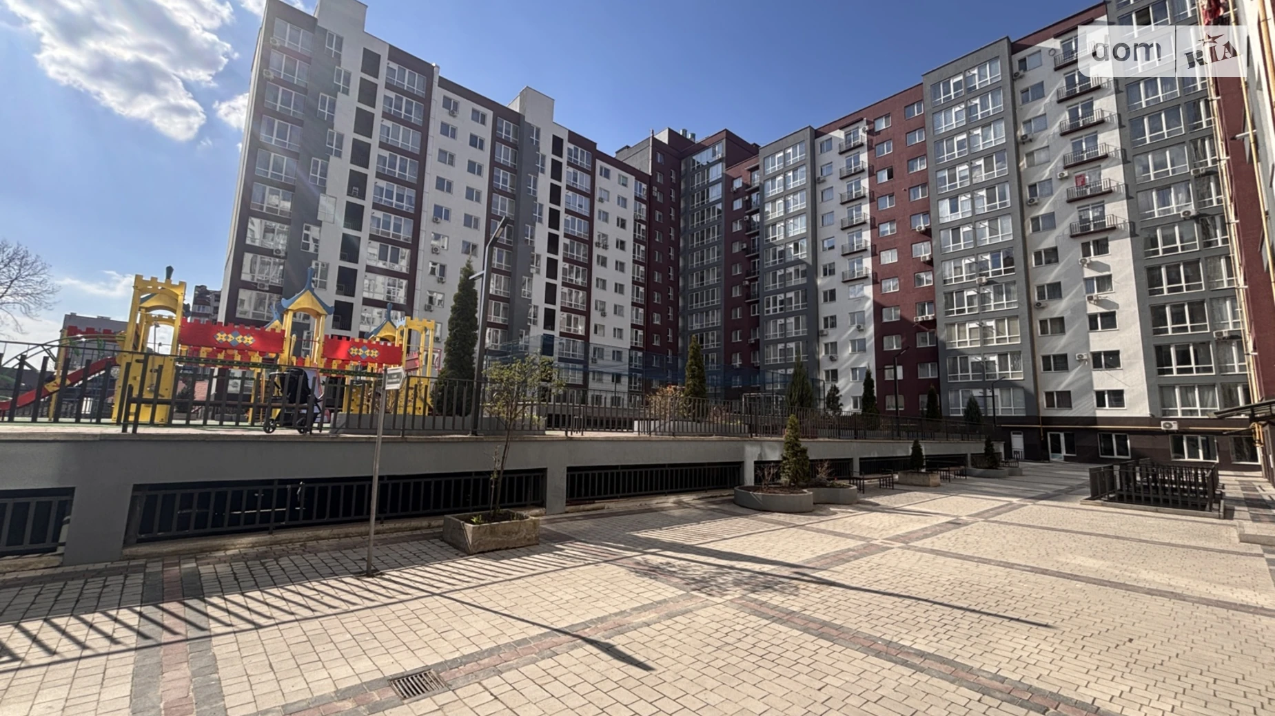 Продается 2-комнатная квартира 74 кв. м в Ивано-Франковске, ул. Княгинин, 44 - фото 2