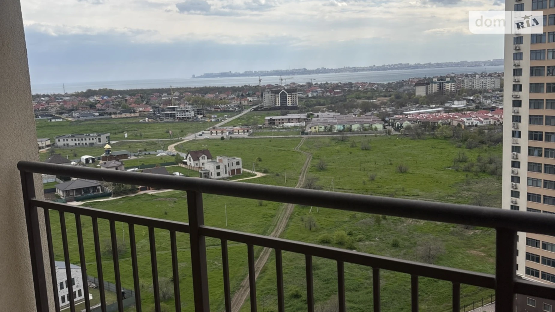 Продается 1-комнатная квартира 45 кв. м в Крыжановка, ул. Академика Сахарова - фото 2