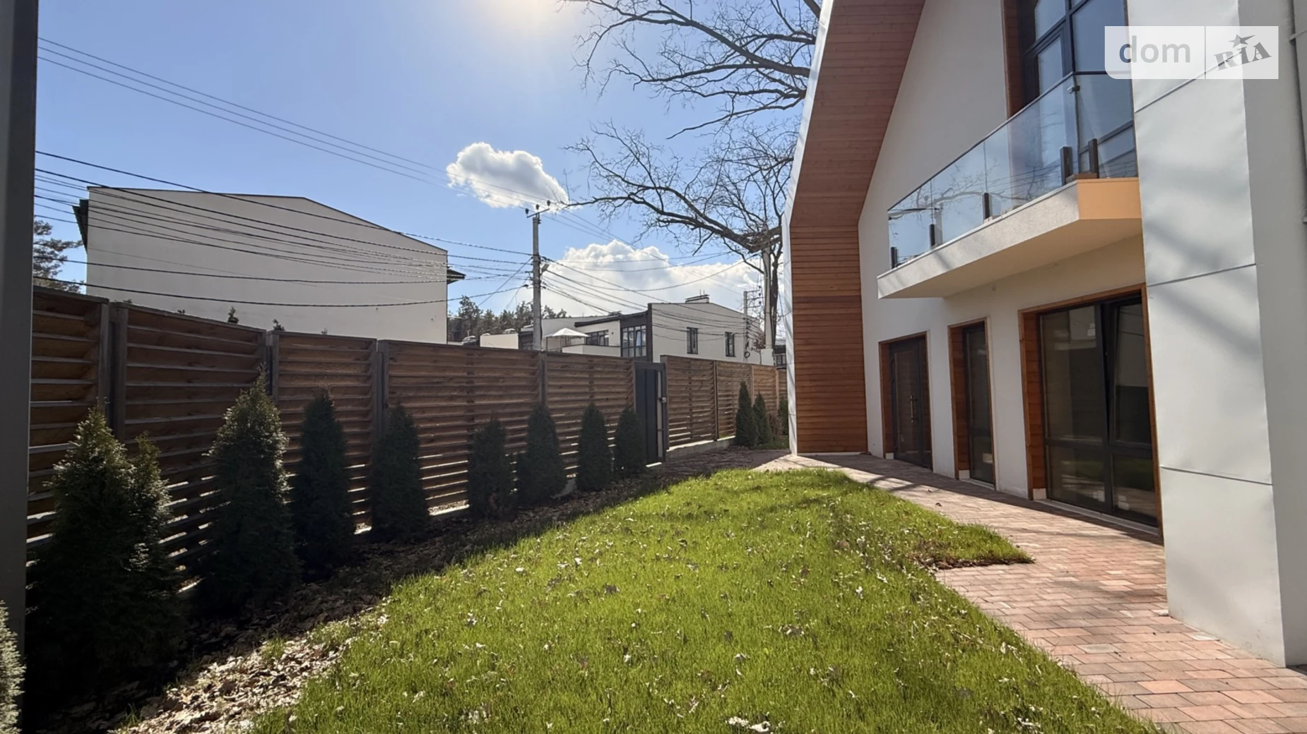 Продается дом на 2 этажа 220 кв. м с участком, цена: 1100 $ - фото 2