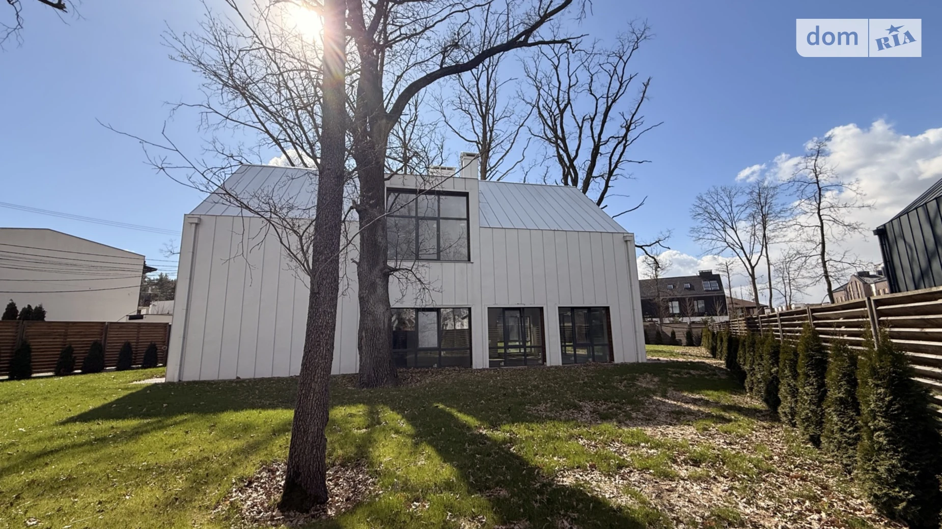 Продается дом на 2 этажа 220 кв. м с участком, цена: 1100 $ - фото 4