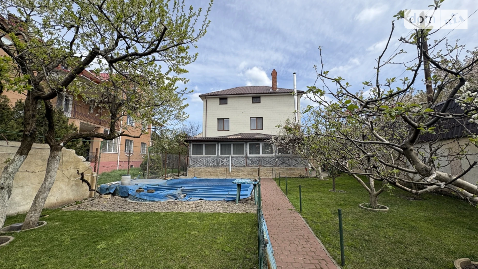 Продается дом на 2 этажа 280 кв. м с бассейном, цена: 280000 $ - фото 2