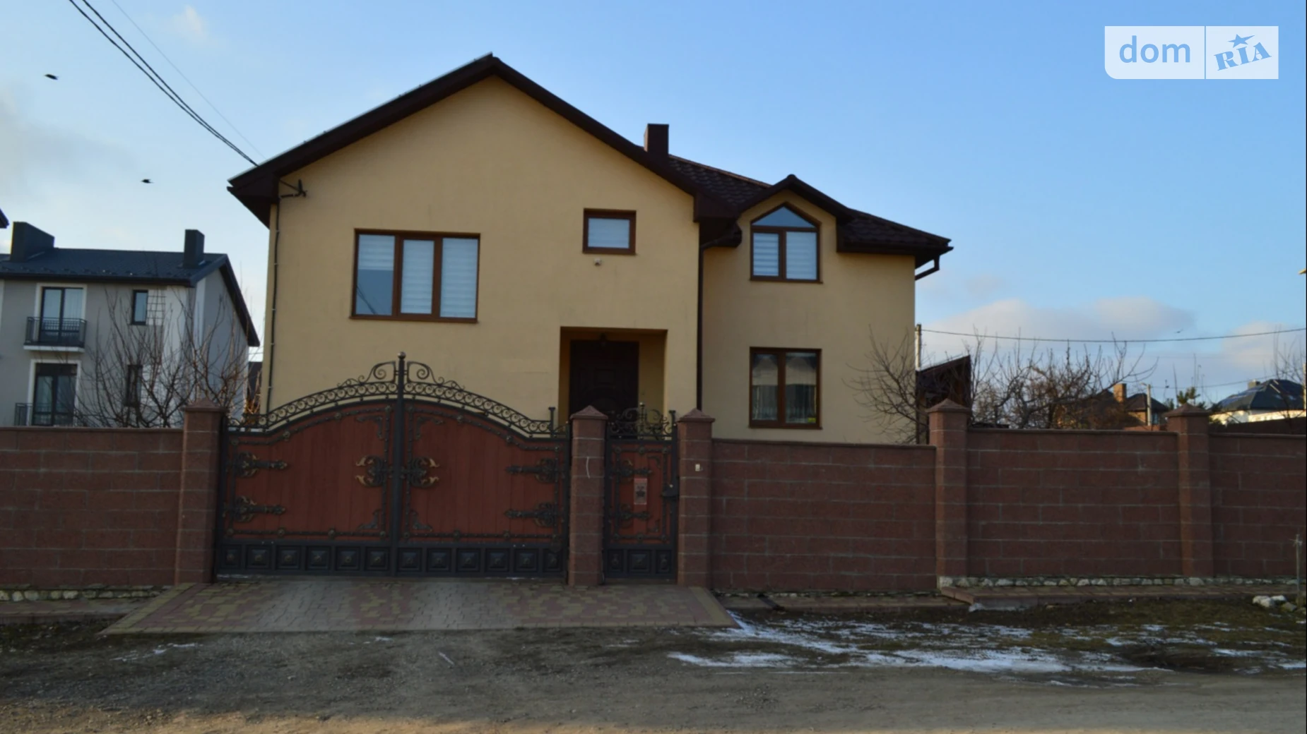 Продается дом на 2 этажа 248 кв. м с камином, цена: 385000 $ - фото 3