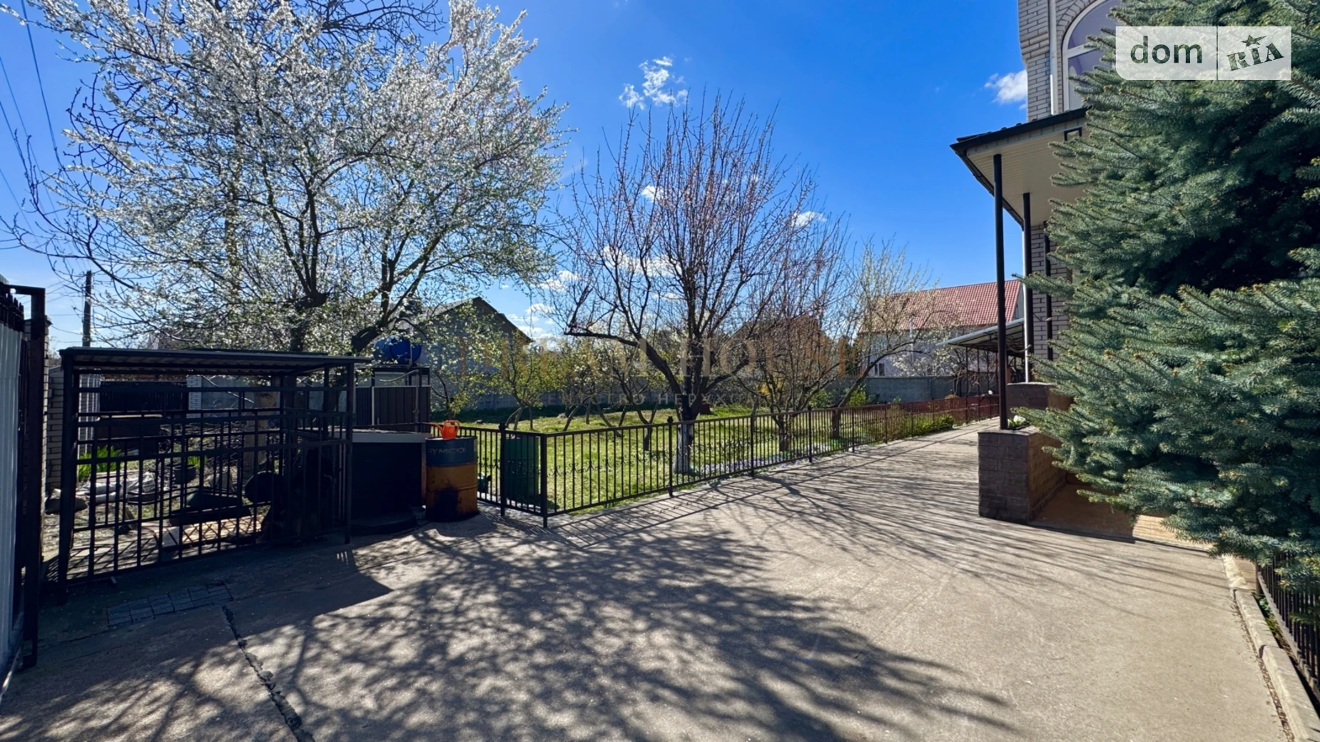 Продается дом на 3 этажа 299.9 кв. м с бассейном, цена: 260000 $ - фото 3