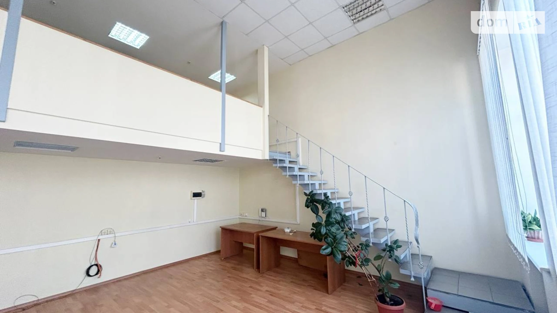 Сдается в аренду офис 67 кв. м в бизнес-центре, цена: 17260 грн - фото 2