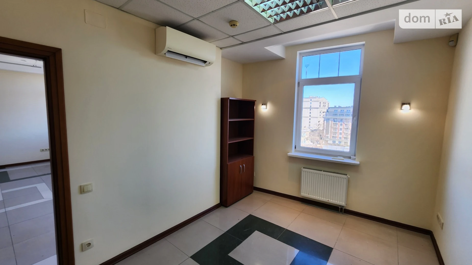 Сдается в аренду офис 104.4 кв. м в бизнес-центре, цена: 1300 $ - фото 2