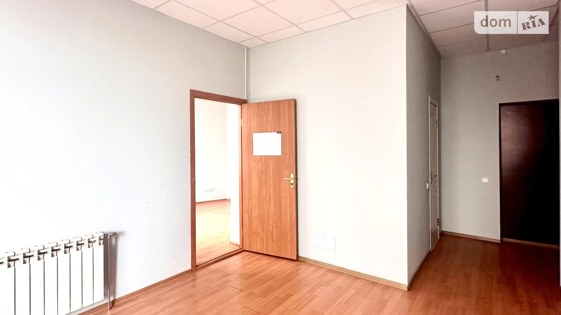Продается офис 34.9 кв. м в бизнес-центре, цена: 42000 $ - фото 2