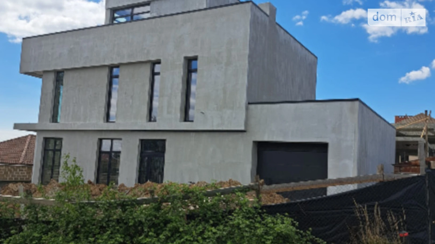 Продается дом на 3 этажа 300 кв. м с гаражом, цена: 345000 $ - фото 3