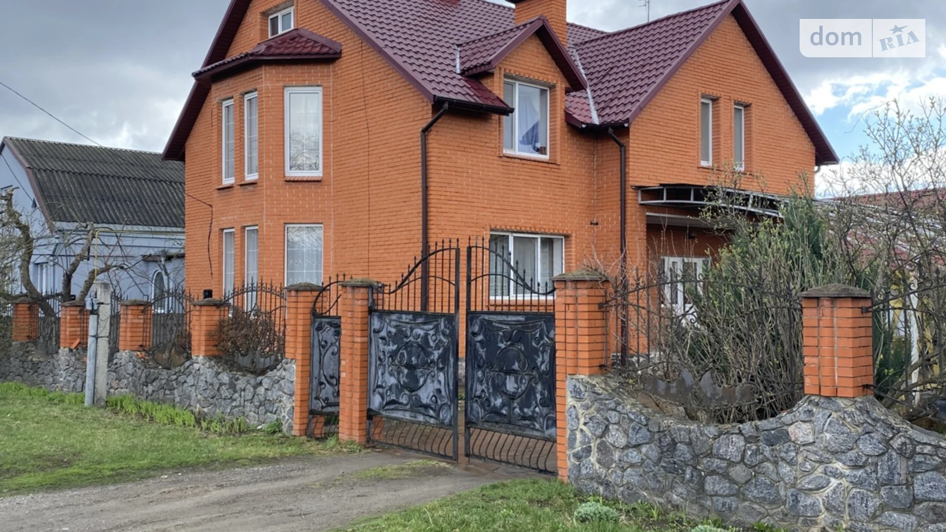 Продается дом на 2 этажа 232.5 кв. м с подвалом, цена: 115000 $ - фото 2