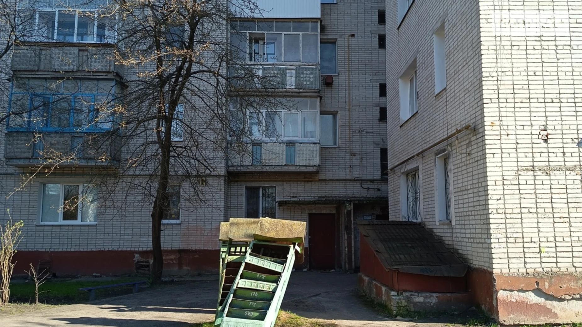 Продается 3-комнатная квартира 64.9 кв. м в Шостке, ул. 6-й Гвардейской Дивизии, 7 - фото 2
