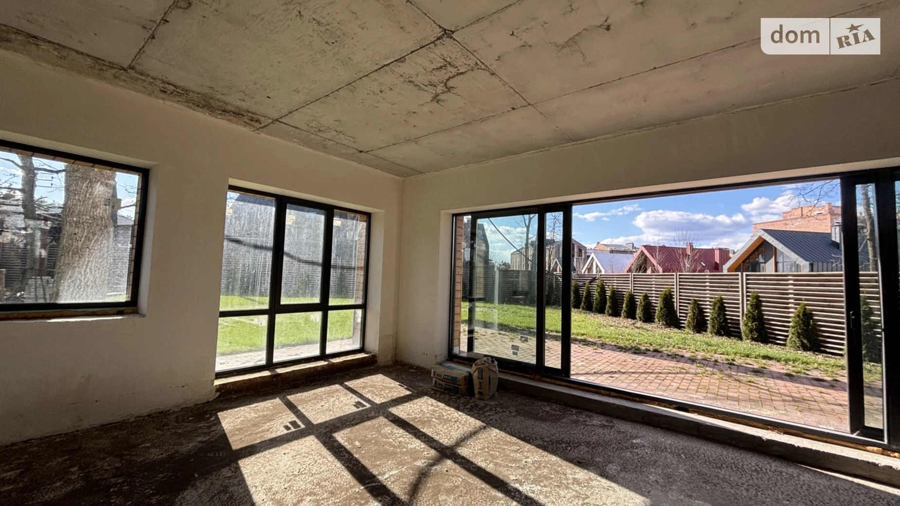 Продается дом на 2 этажа 220 кв. м с камином, цена: 242 $ - фото 4