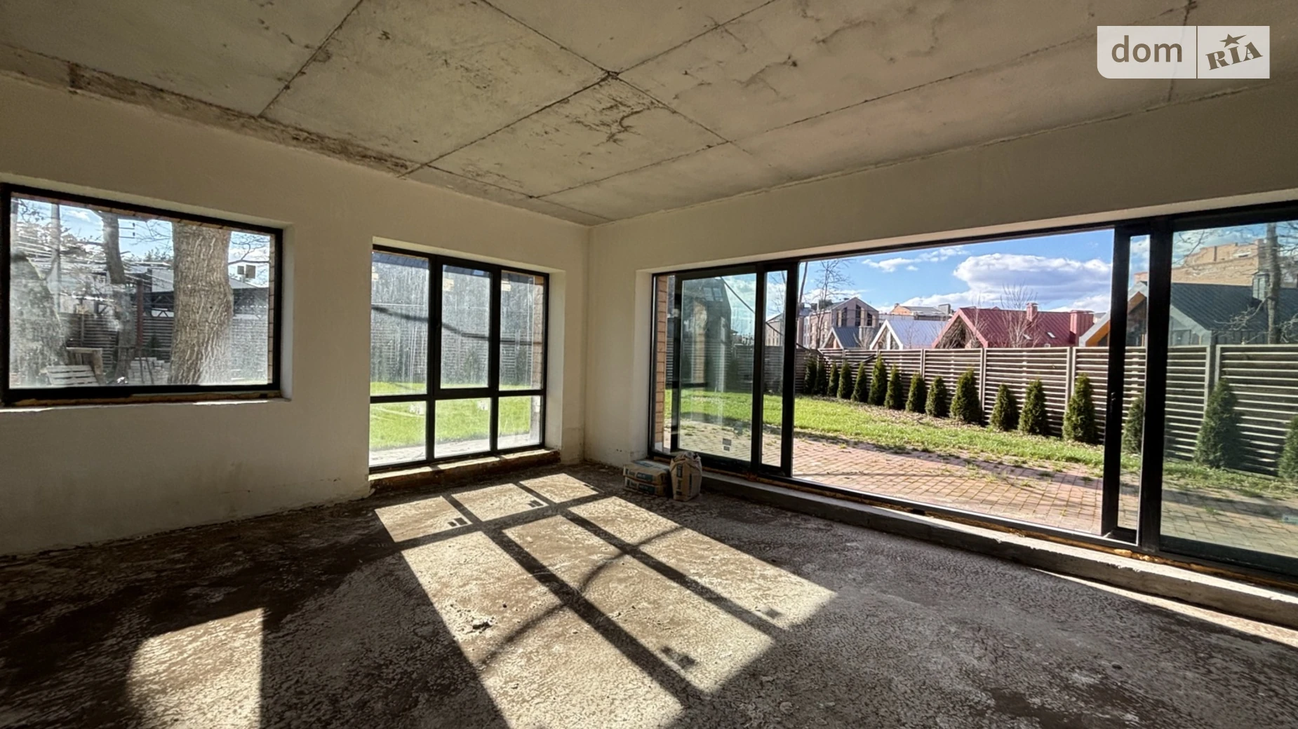 Продается дом на 2 этажа 220 кв. м с камином, цена: 242 $ - фото 5