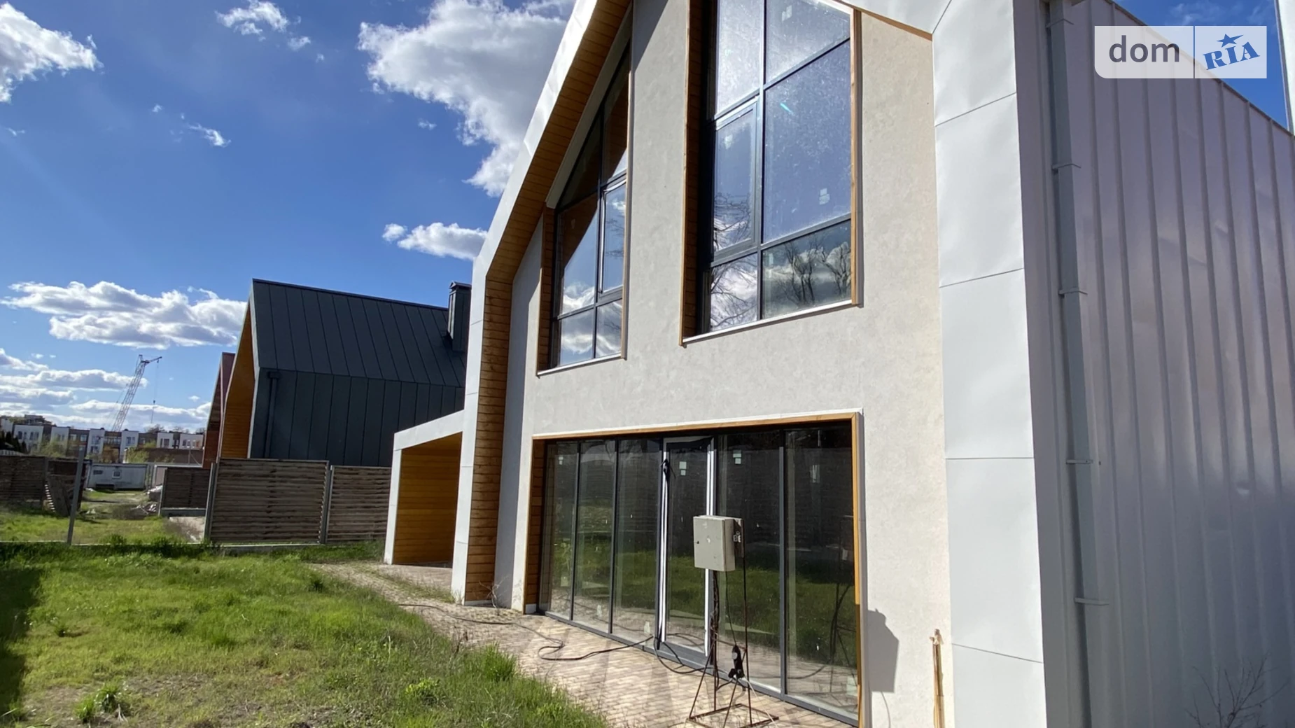 Продается дом на 2 этажа 220 кв. м с балконом, цена: 241800 $ - фото 2