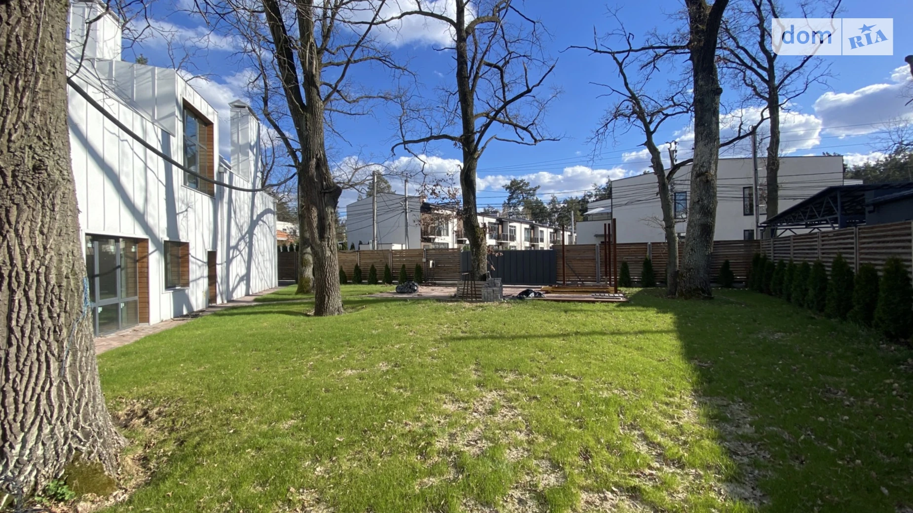 Продается дом на 2 этажа 220 кв. м с балконом, цена: 241800 $ - фото 4