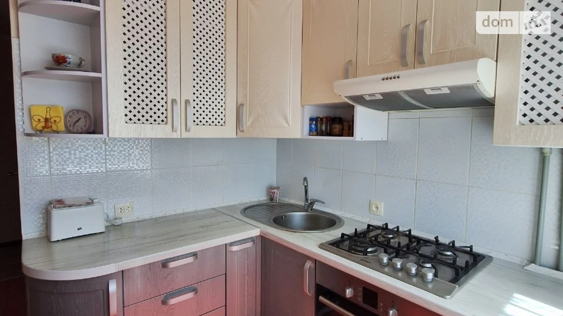 Продается 3-комнатная квартира 67.7 кв. м в Ровно, пер. Дворецкий, 57 - фото 2