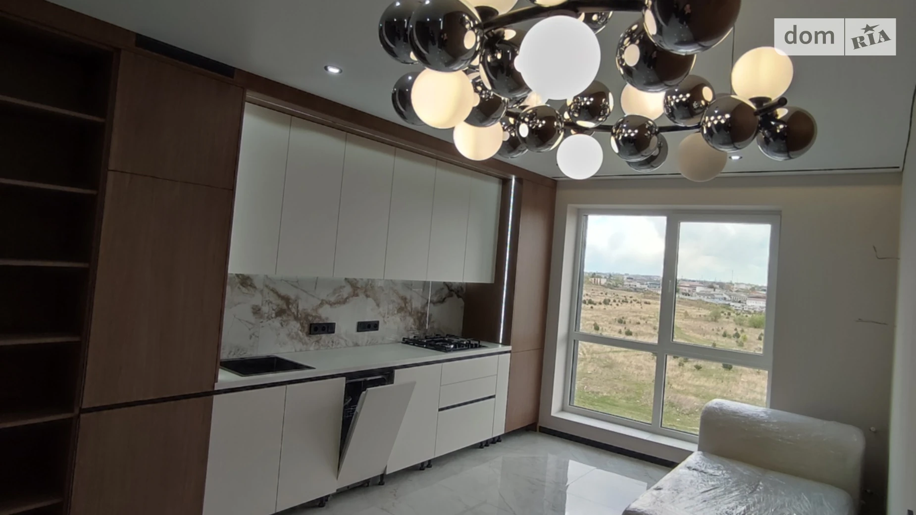 Продается 2-комнатная квартира 65 кв. м в Ровно, ул. Студенческая, 24 - фото 2