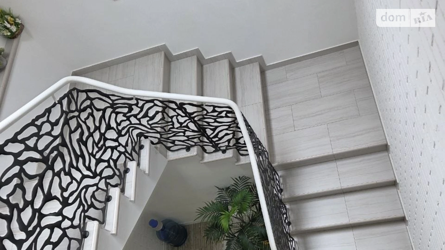 Продается дом на 2 этажа 261.7 кв. м с подвалом, цена: 245000 $ - фото 2