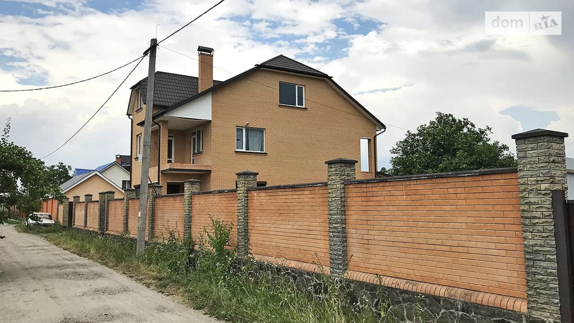 Сдается в аренду дом на 3 этажа 389.2 кв. м с гаражом, цена: 2000 € - фото 2