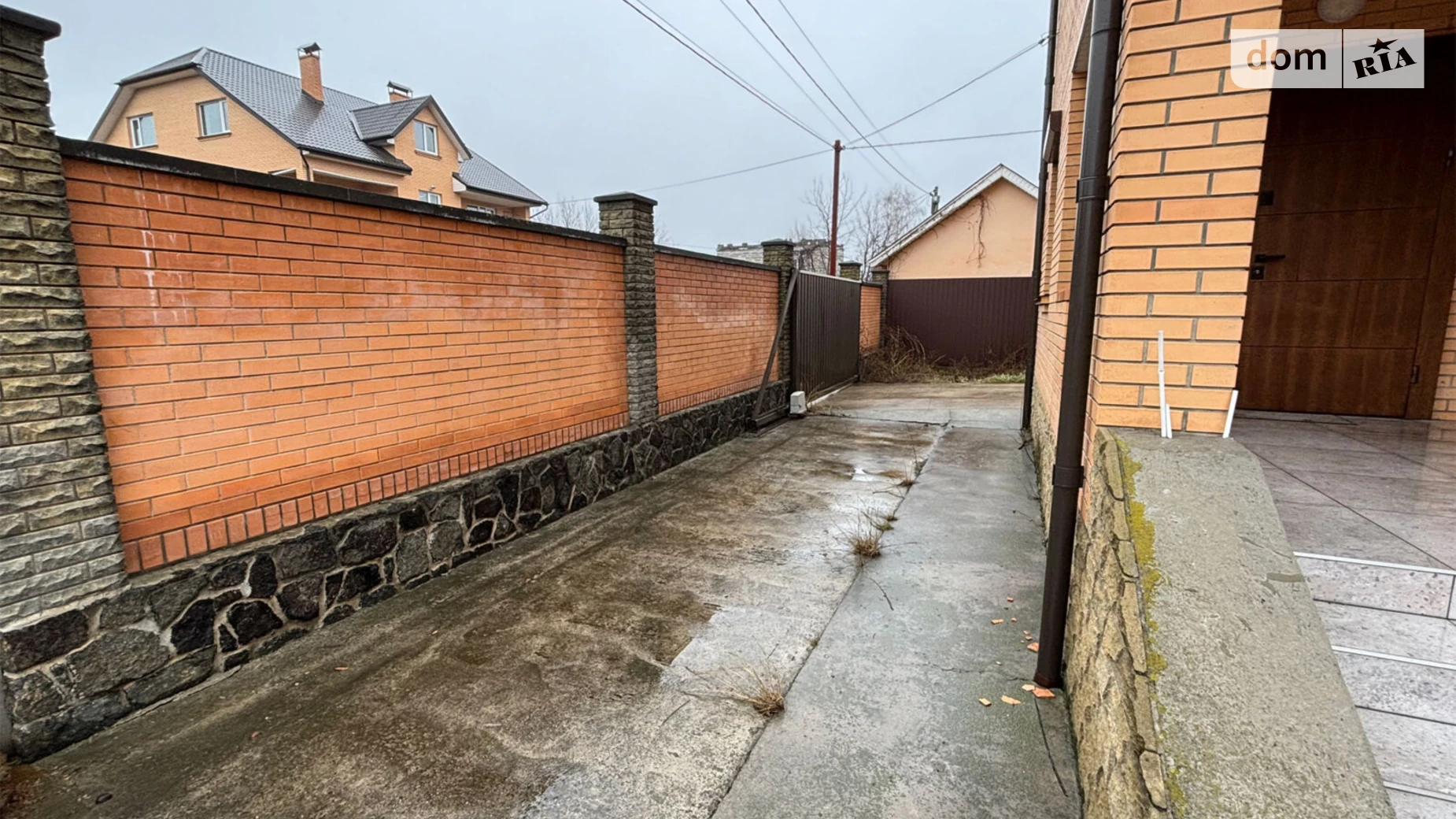 Сдается в аренду дом на 3 этажа 389.2 кв. м с гаражом, цена: 2000 € - фото 5