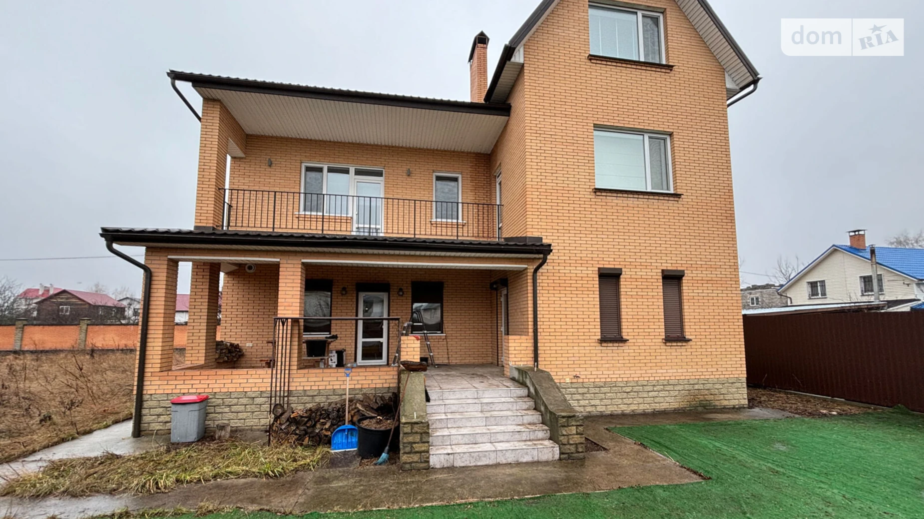 Сдается в аренду дом на 3 этажа 389.2 кв. м с гаражом, цена: 2000 € - фото 3