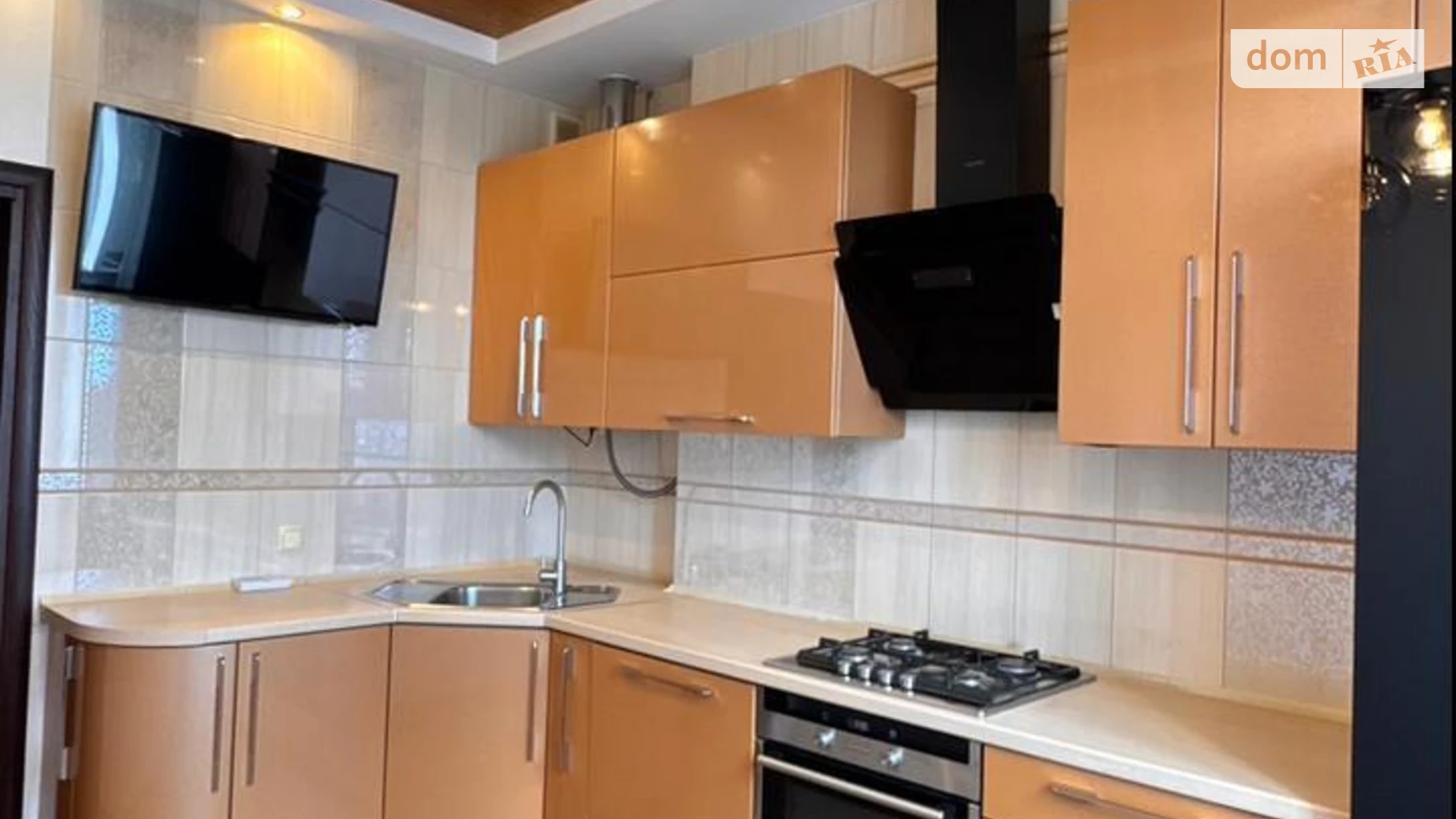Продается 3-комнатная квартира 79.4 кв. м в Ровно, ул. Соборная, 57 - фото 2