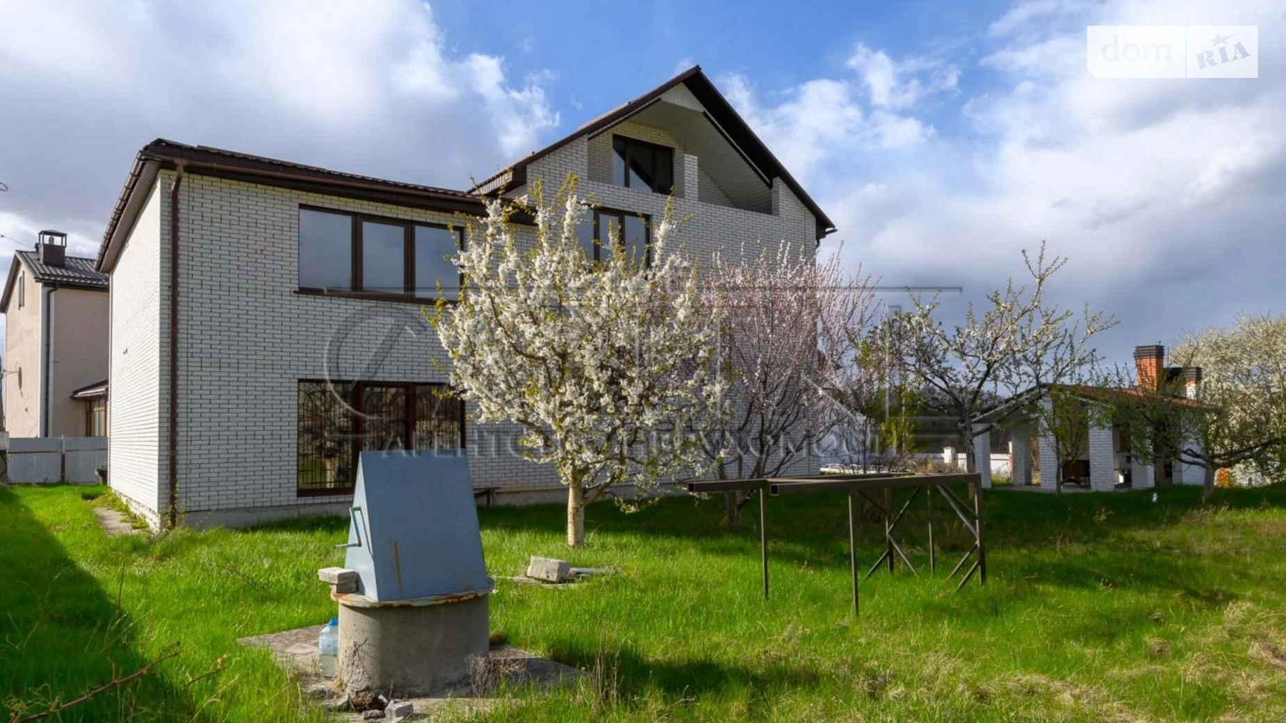 Продается дом на 2 этажа 300 кв. м с камином, цена: 135000 $ - фото 5