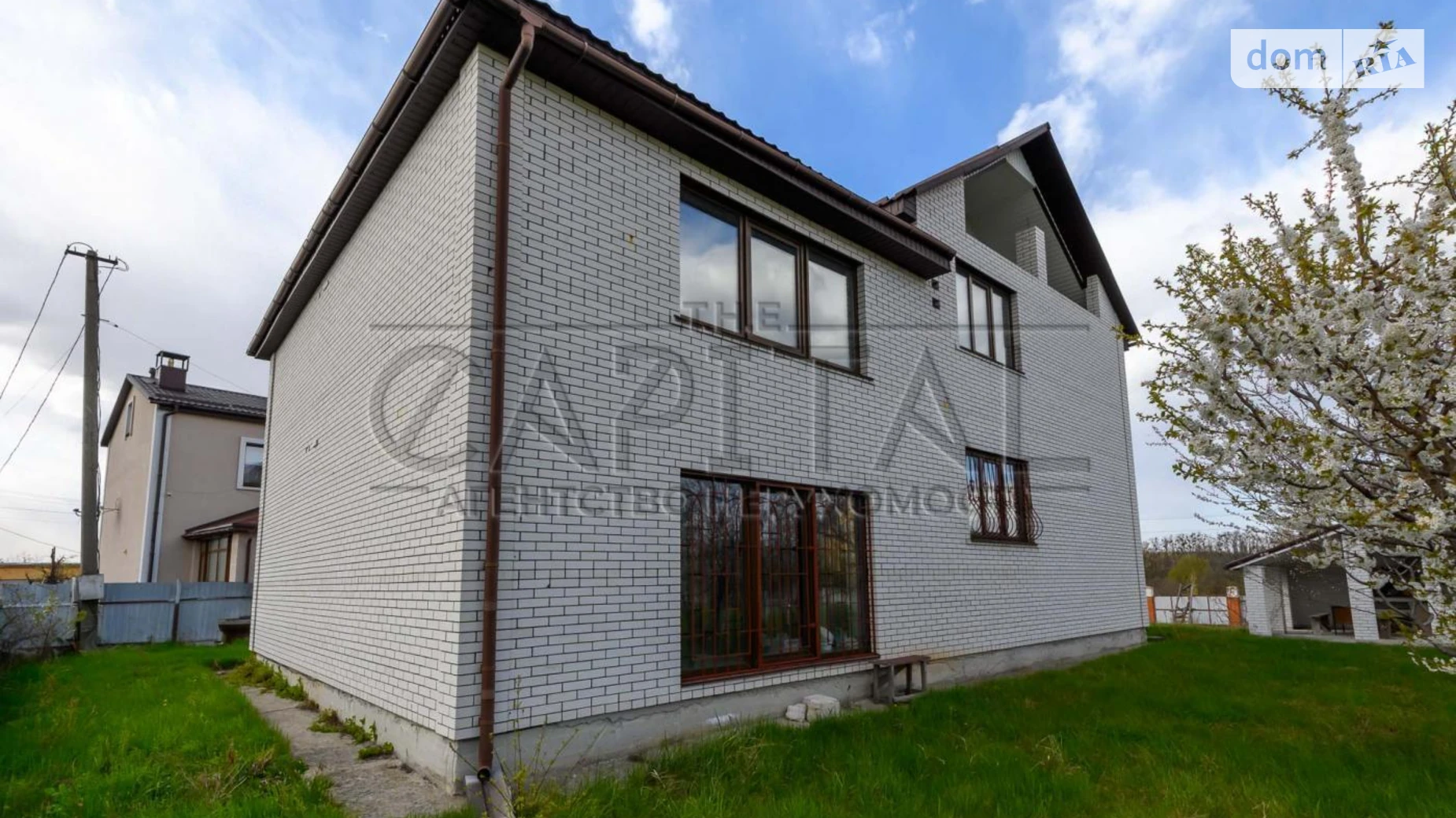Продается дом на 2 этажа 300 кв. м с камином, цена: 135000 $ - фото 4