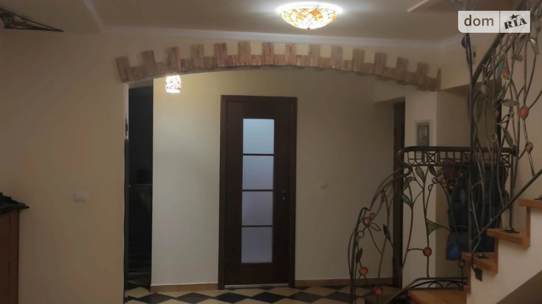 Продается 4-комнатная квартира 108.8 кв. м в Ужгороде, ул. Владимирская, 67 - фото 2