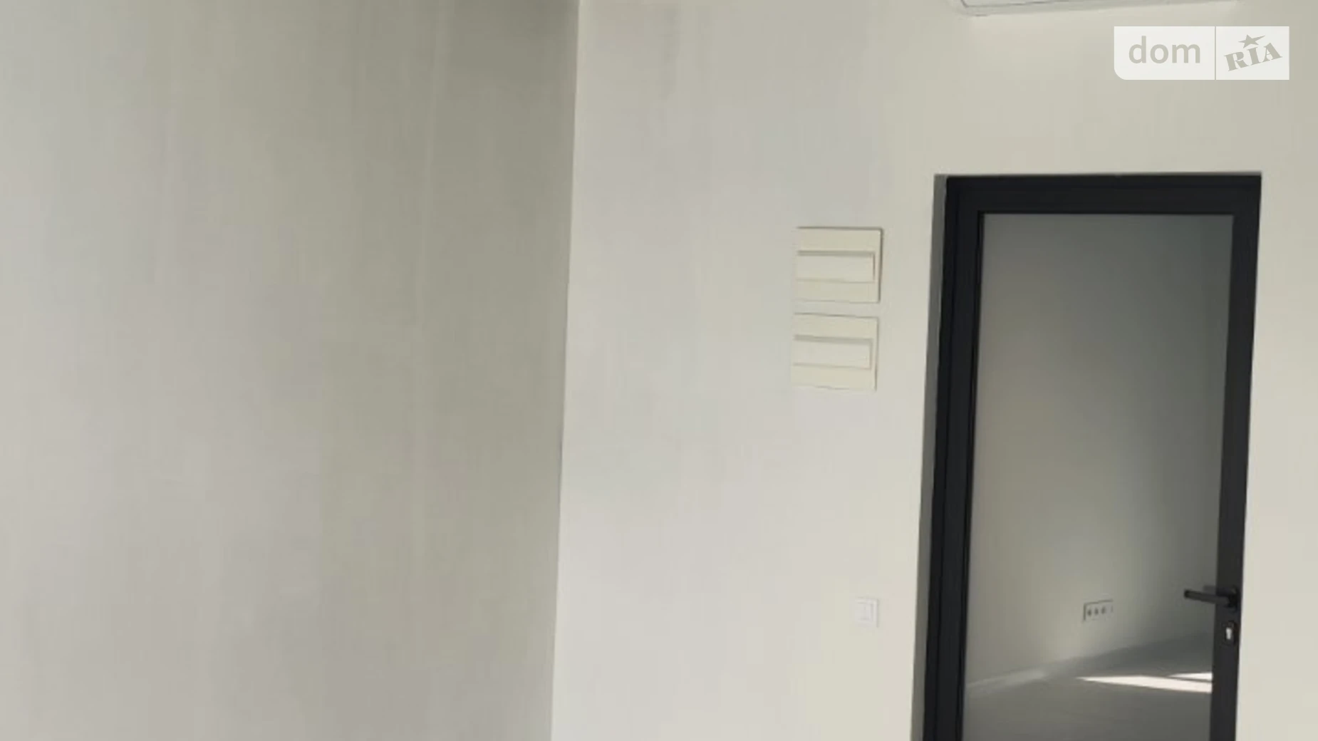 Сдается в аренду офис 26.7 кв. м в бизнес-центре, цена: 390 $ - фото 2