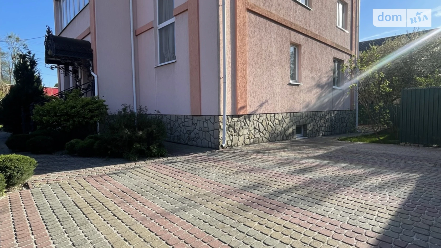 Продается дом на 3 этажа 295 кв. м с террасой, цена: 250000 $ - фото 2