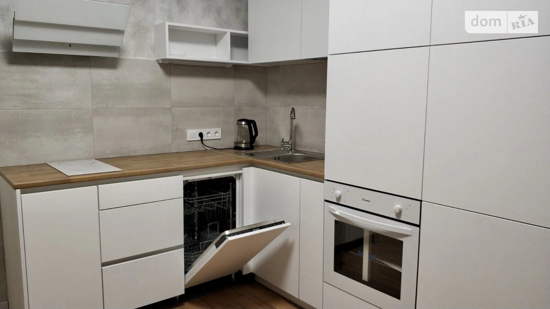 Продается 1-комнатная квартира 40 кв. м в Киеве, ул. Юношеская, 1 - фото 2