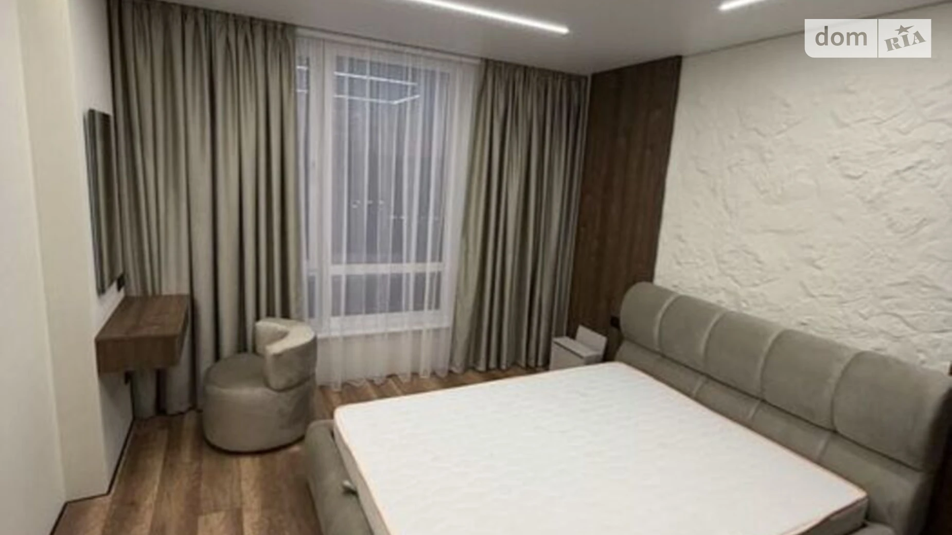 Продается 1-комнатная квартира 45 кв. м в Ивано-Франковске, ул. Ленкавского, 34 - фото 2