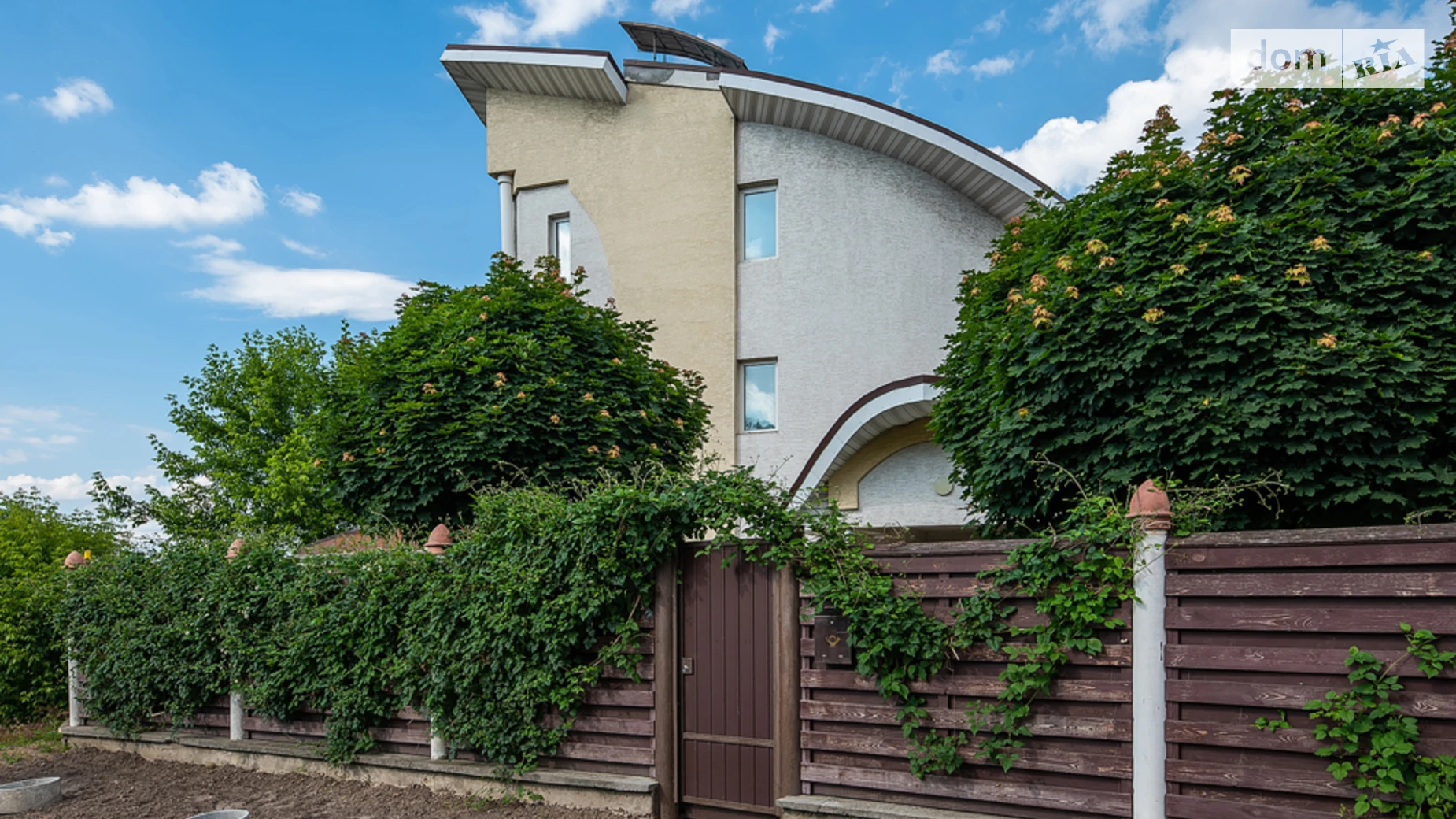 Продается дом на 2 этажа 271.2 кв. м с беседкой, цена: 450000 $ - фото 2