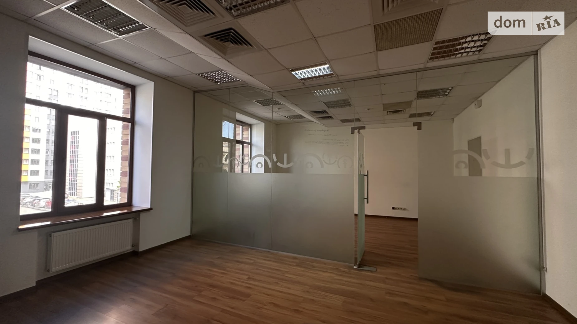 Сдается в аренду офис 135 кв. м в бизнес-центре, цена: 33750 грн - фото 2