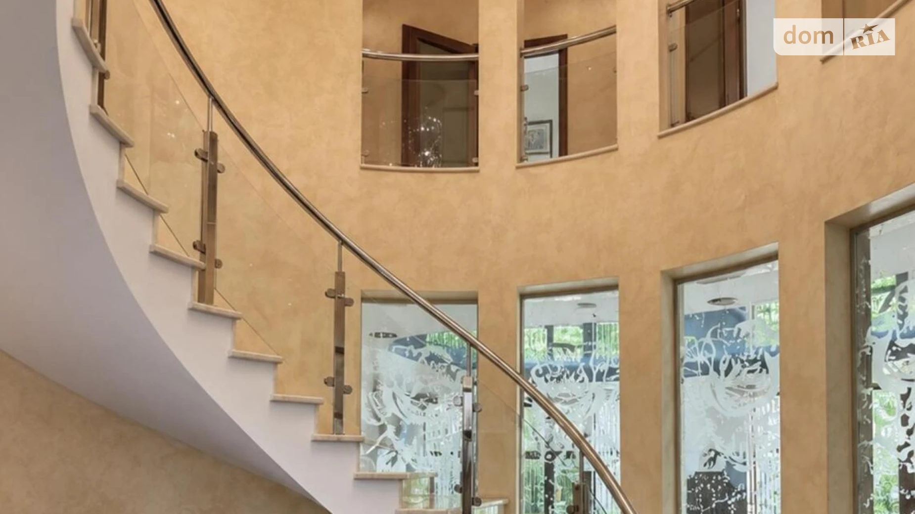 Сдается в аренду дом на 2 этажа 560 кв. м с балконом, цена: 8000 $ - фото 4