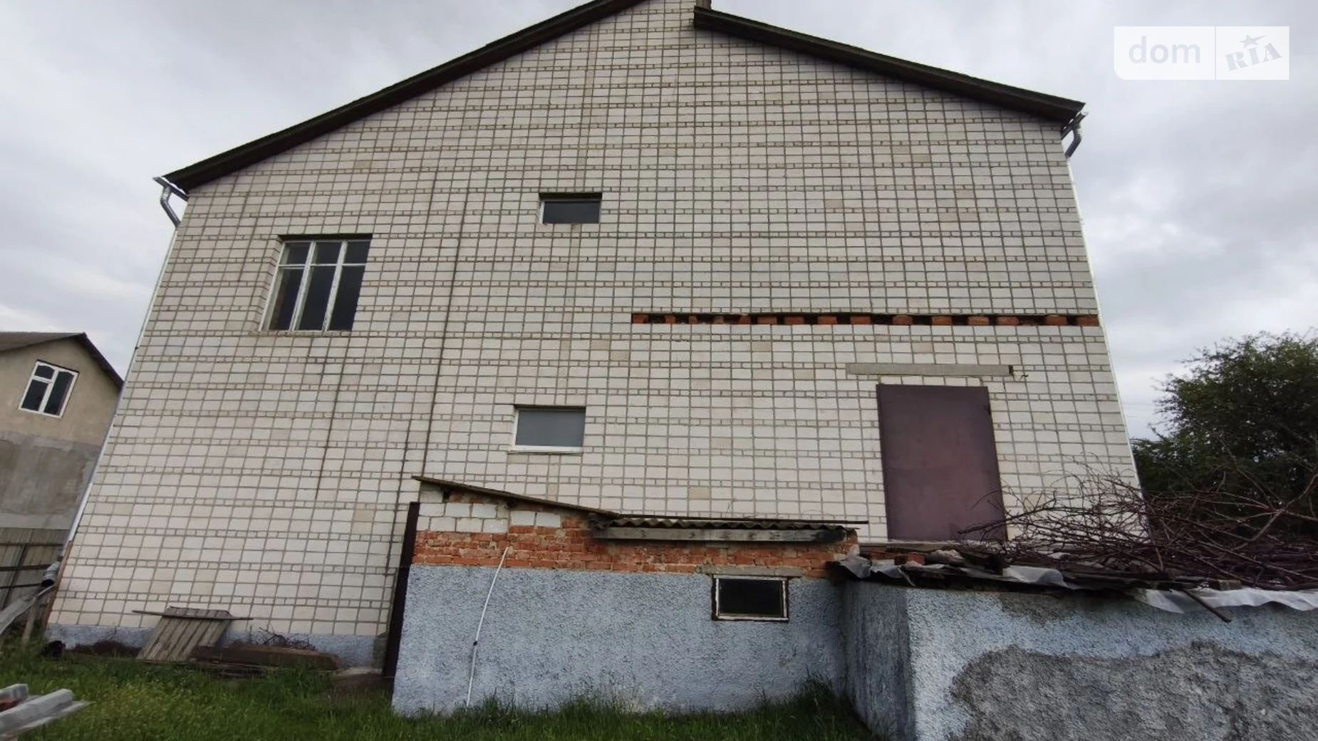 Продается дом на 2 этажа 235 кв. м с бассейном, цена: 140000 $ - фото 2