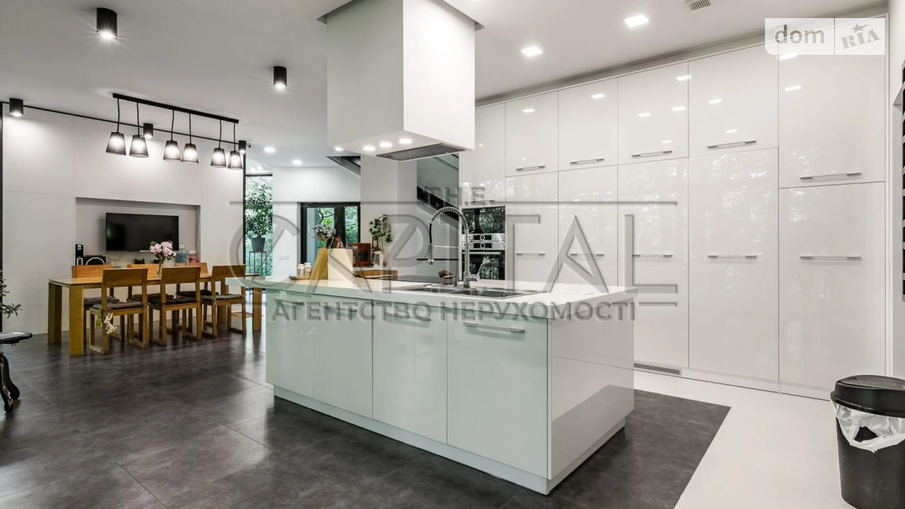 Сдается в аренду дом на 3 этажа 390 кв. м с участком, цена: 9000 € - фото 2