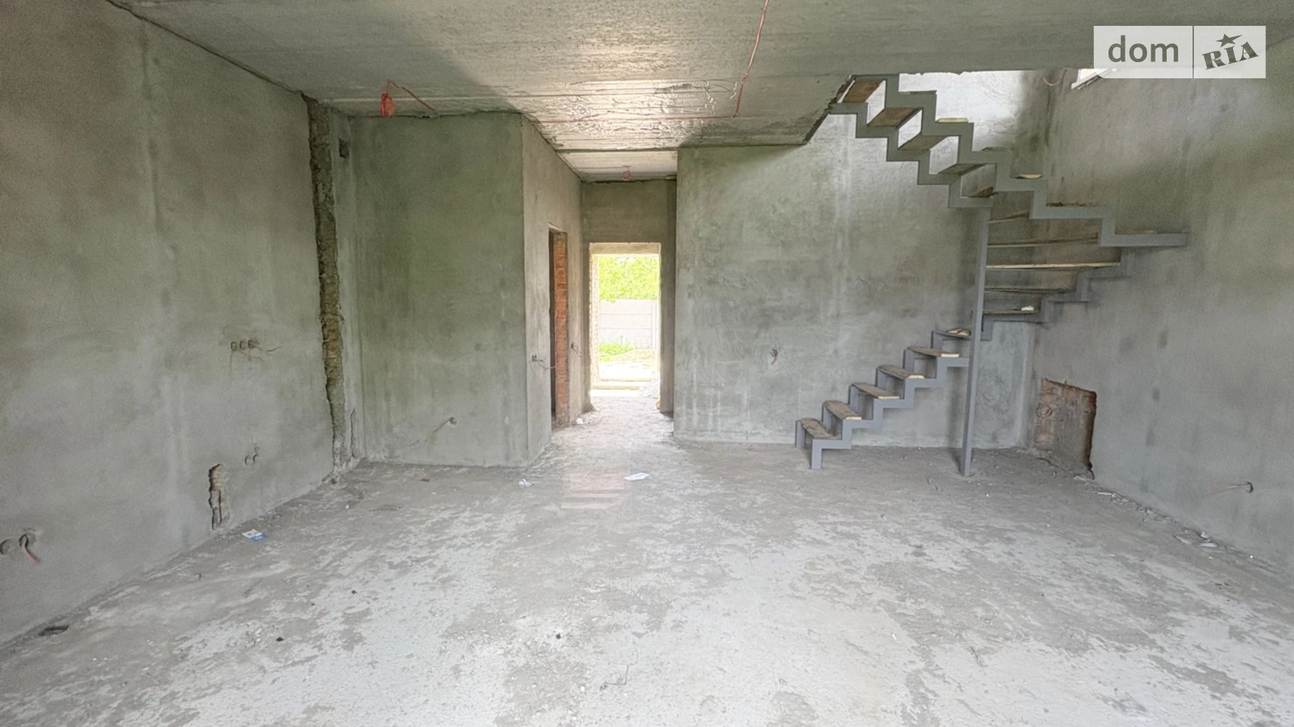 Продается дом на 2 этажа 105 кв. м с камином, цена: 100000 $ - фото 2