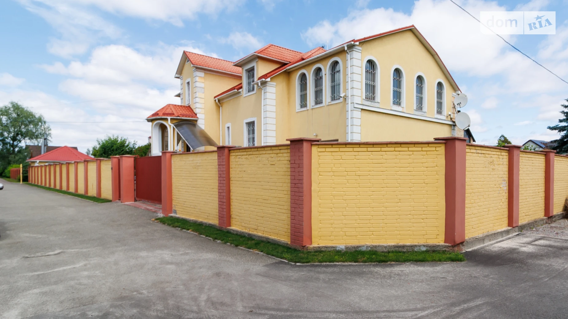 Продается дом на 3 этажа 500 кв. м с подвалом, цена: 600000 $ - фото 2