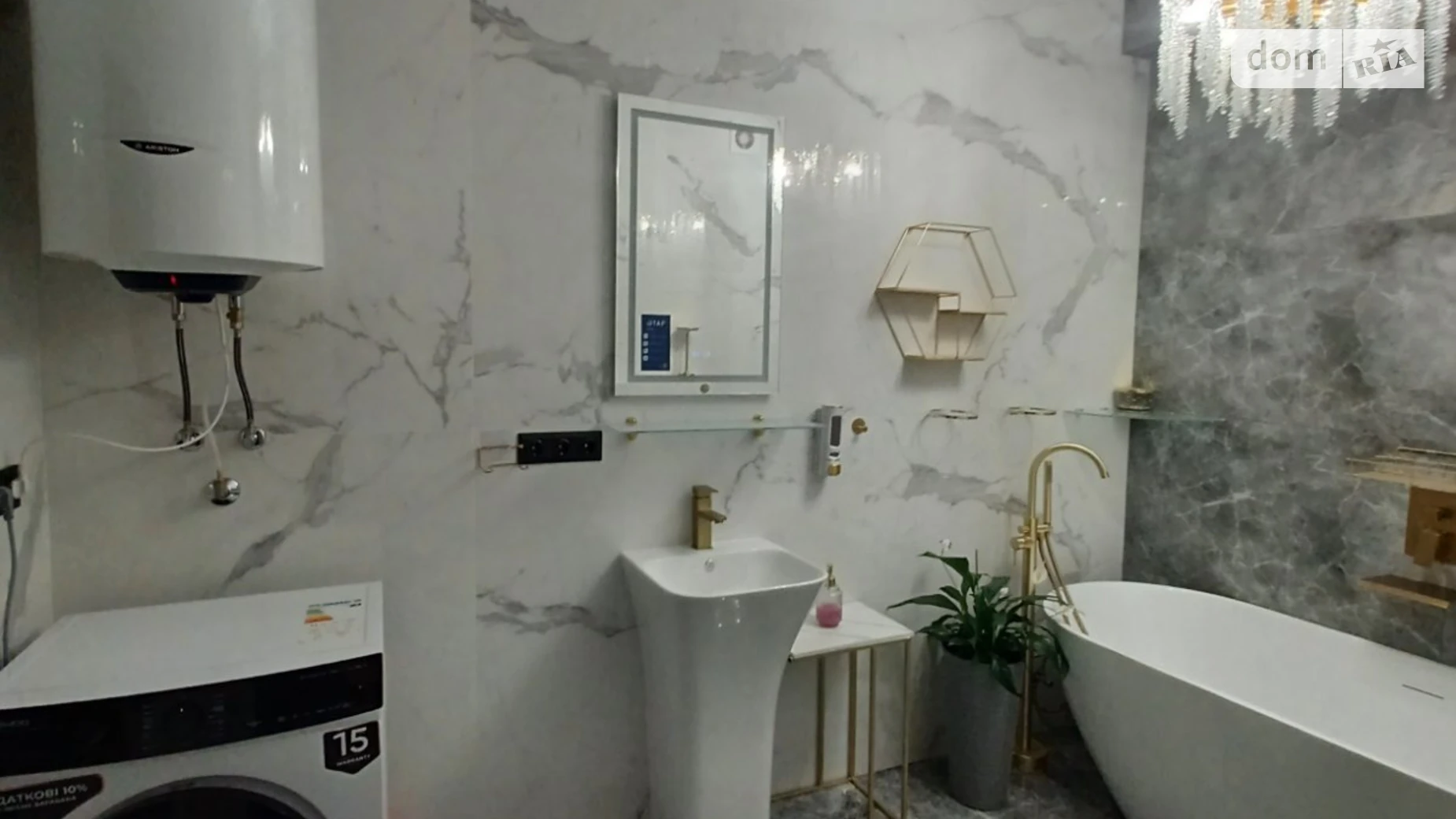 2-кімнатна квартира 65 кв. м у Луцьку, вул. Електроапаратна, 6 - фото 3