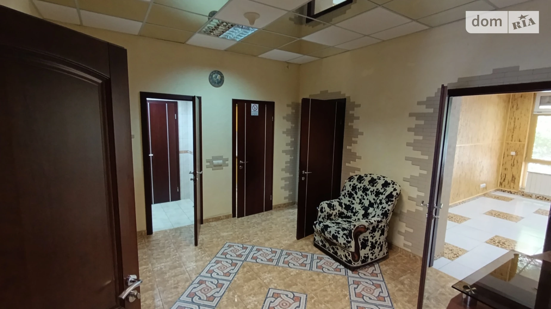 Сдается в аренду офис 220 кв. м в бизнес-центре, цена: 3000 $ - фото 2