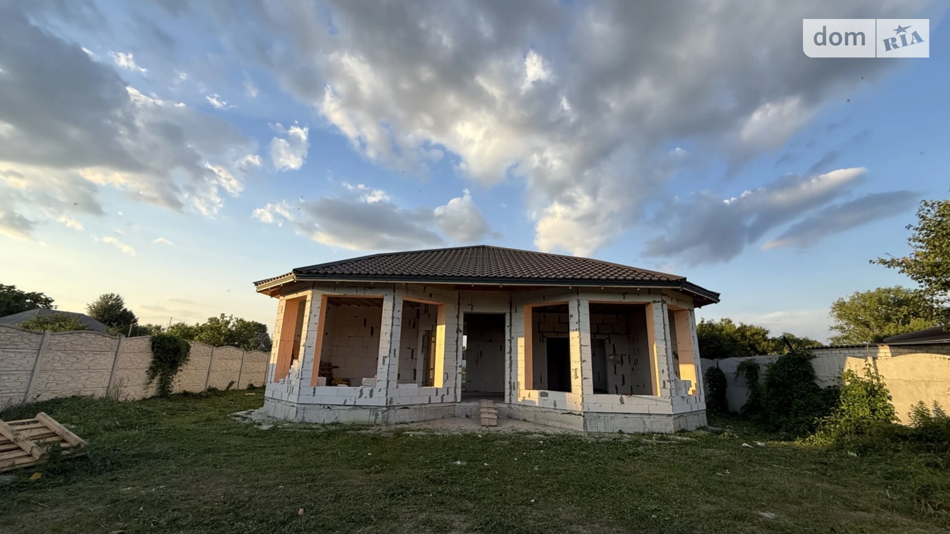 Продается одноэтажный дом 195 кв. м с подвалом, цена: 90000 $ - фото 2