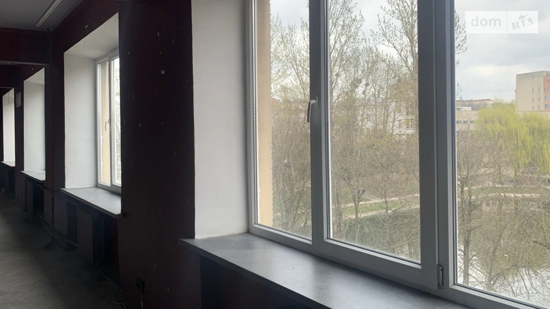 Сдается в аренду офис 175 кв. м в бизнес-центре, цена: 36750 грн - фото 2