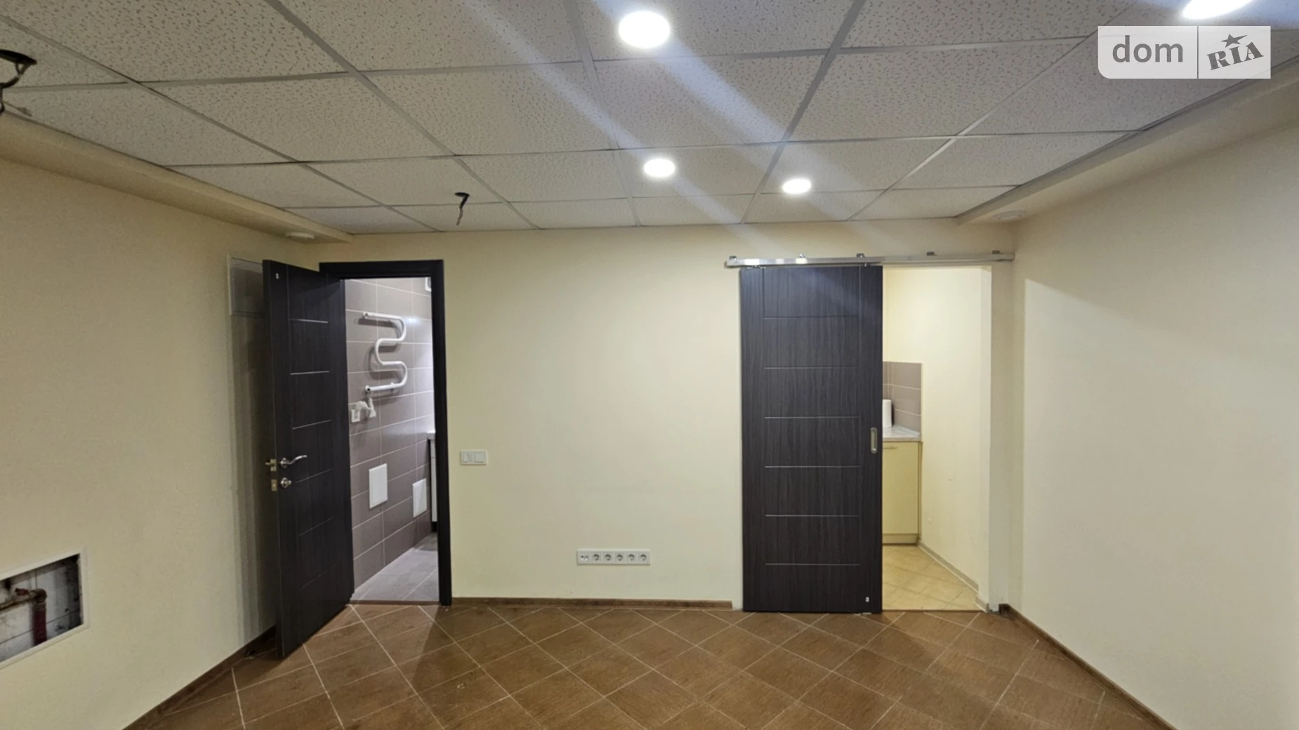 Сдается в аренду офис 85 кв. м в бизнес-центре, цена: 800 $ - фото 4