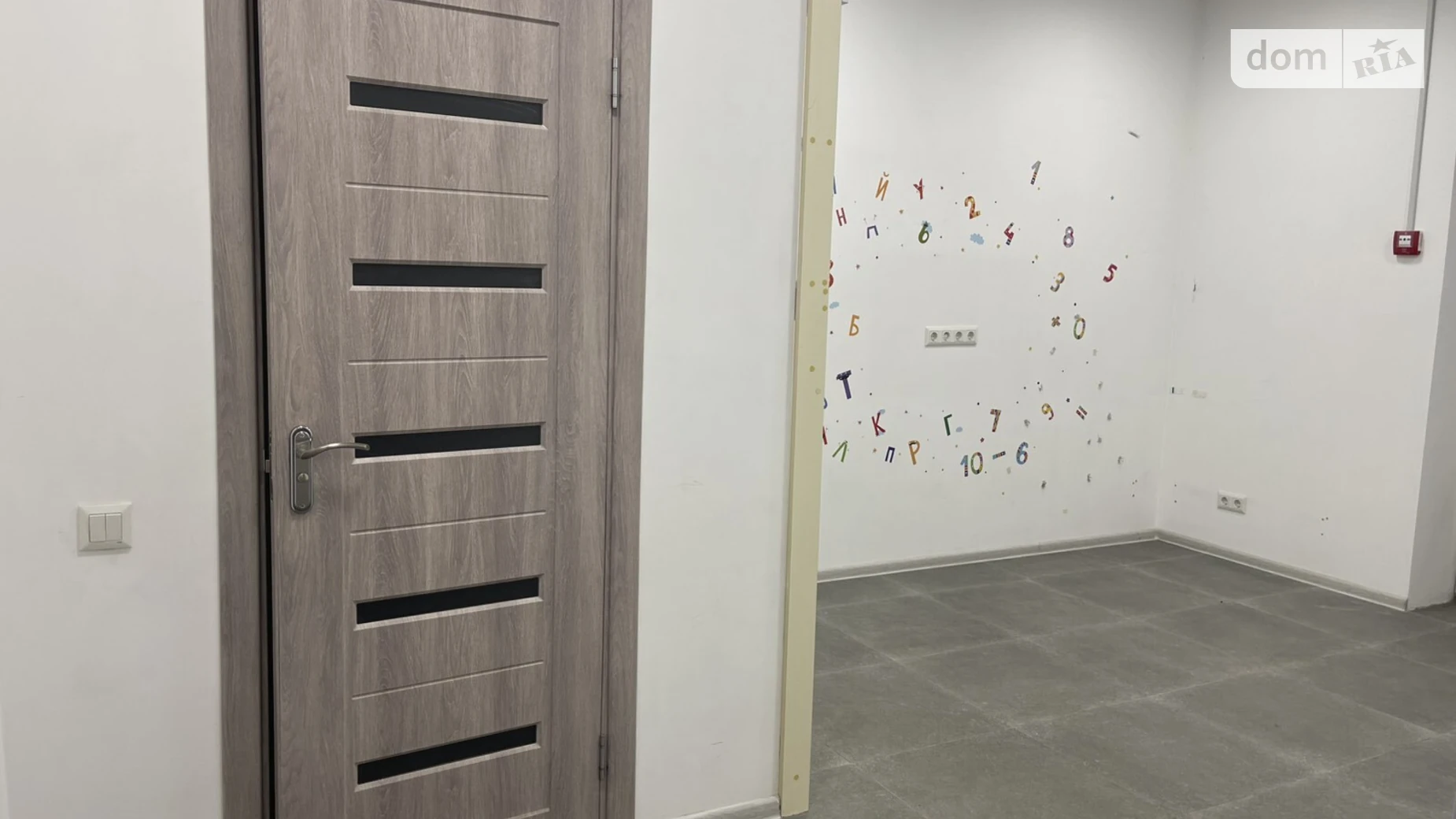 Продается офис 37.4 кв. м в бизнес-центре, цена: 35000 $ - фото 2