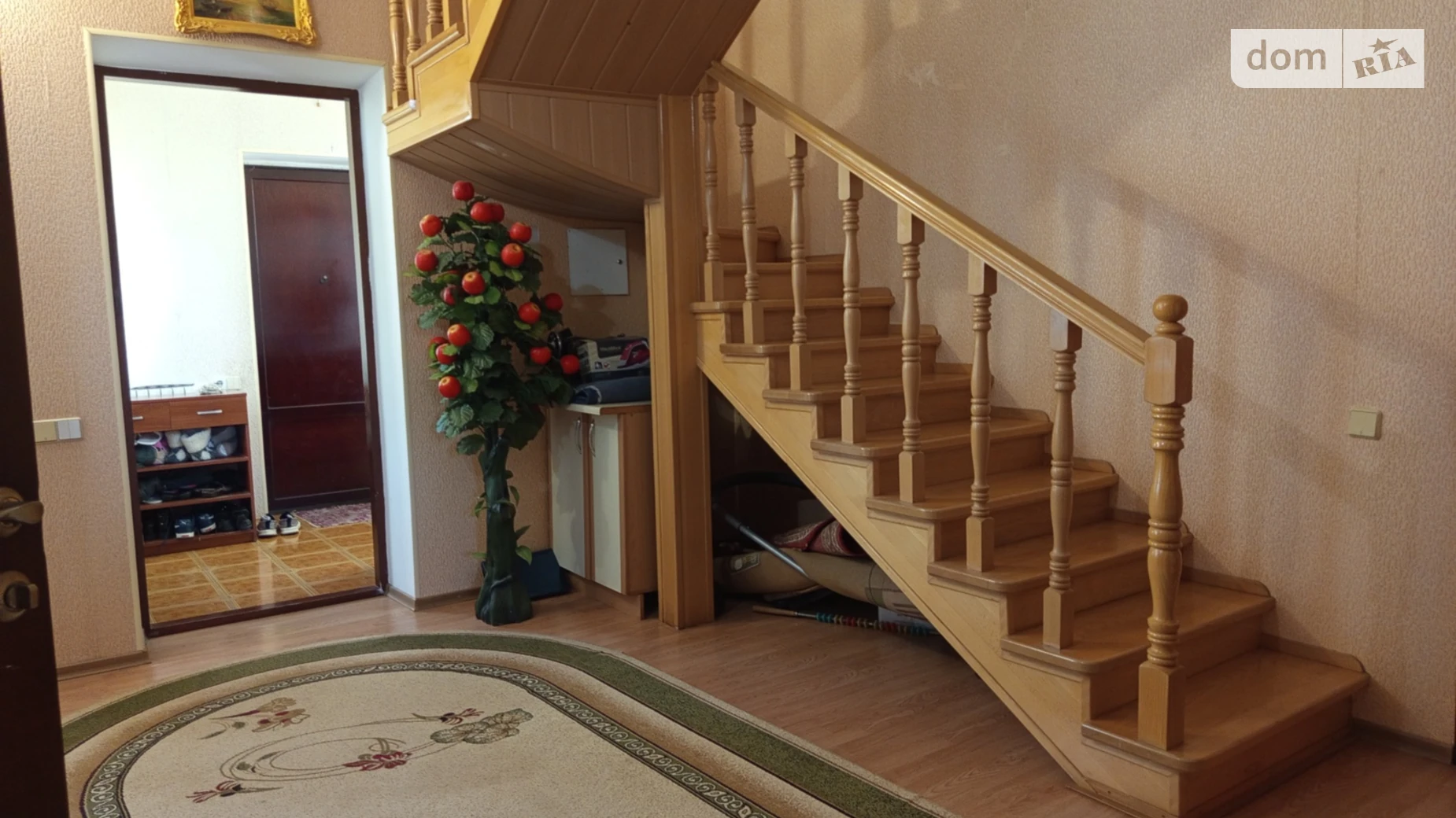 Продается дом на 2 этажа 270 кв. м с подвалом, цена: 300000 $ - фото 2
